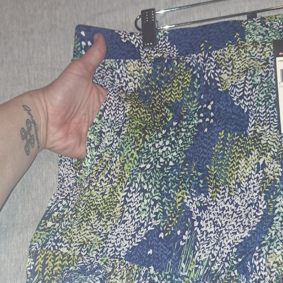 Multicolor Patterned Shorts - Picture 3 of 8